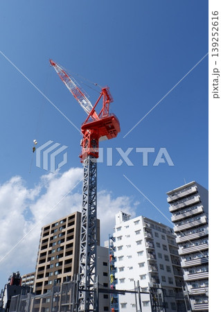 建設現場のクライミングクレーン 139252616