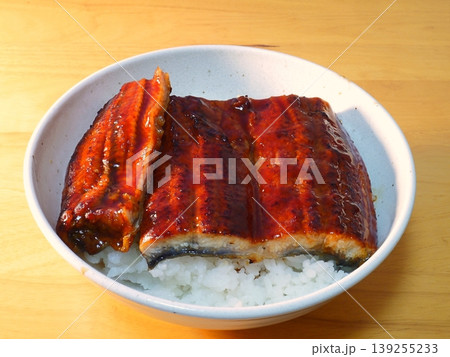 鰻の蒲焼丼 鰻の蒲焼丼 139255233