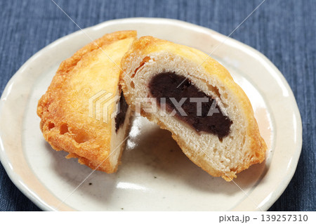 揚げ饅頭 139257310