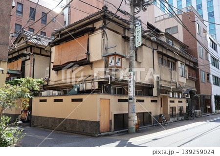 旧連雀町の「鳥すき焼き　ぼたん」（東京都千代田区神田須田町1丁目） 139259024