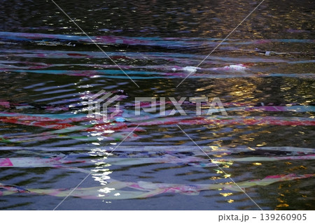 夏の鴨川の京友禅流し 夏の鴨川の京友禅流し 139260905