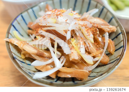 居酒屋メニューに合うミミガーと玉ねぎの和え物 居酒屋メニューに合うミミガーと玉ねぎの和え物 139261674