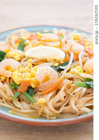おいしいタイ料理のパッタイ 139262505