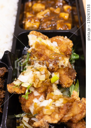 美味しい油淋鶏の中華弁当 美味しい油淋鶏の中華弁当 139263538
