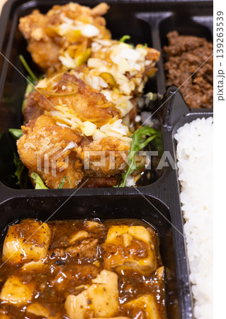美味しい油淋鶏の中華弁当 美味しい油淋鶏の中華弁当 139263539