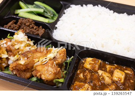 美味しい油淋鶏の中華弁当 139263547