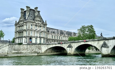 フランス-パリ-セーヌ川-ルーブル美術館 フランス-パリ-セーヌ川-ルーブル美術館 139263701