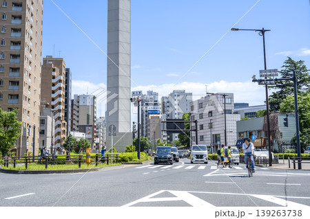 東京都目黒区の都市風景　山手通りと東大裏交差点 139263738