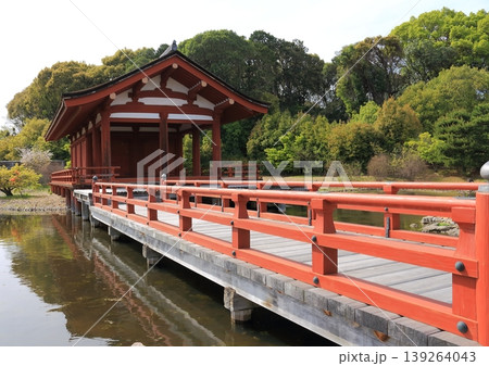 世界遺産平城宮跡に復元された皇族らが宴会や儀式行った現代の迎賓館にあたる『東院庭園』 世界遺産平城宮跡に復元された皇族らが宴会や儀式行った現代の迎賓館にあたる『東院庭園』 139264043
