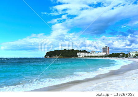 波打ち寄せる無人の白良浜 波打ち寄せる無人の白良浜 139267055