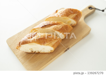 カットしたフランスパン カットしたフランスパン 139267270
