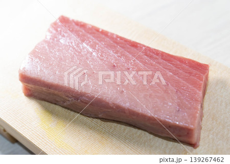 新鮮なマグロ中トロの刺身 新鮮なマグロ中トロの刺身 139267462