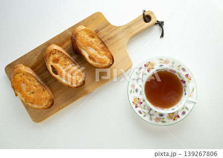 明太フランスと紅茶 139267806