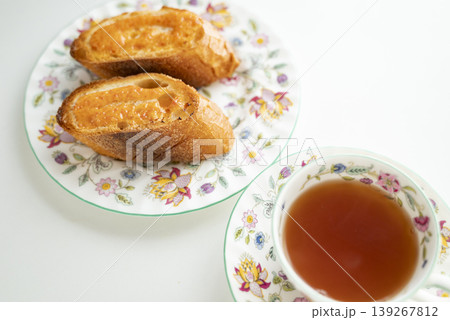 明太フランスと紅茶 139267812