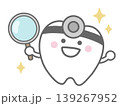 虫眼鏡を持つ歯医者さんのキャラクター 139267952