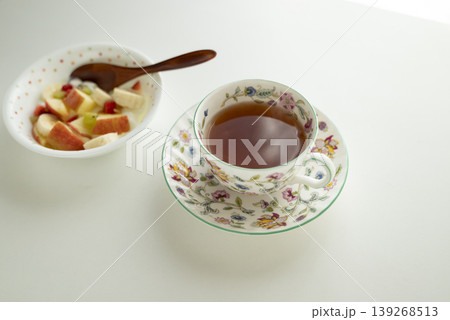 棟茶とフルーツヨーグルトでティータイム 棟茶とフルーツヨーグルトでティータイム 139268513