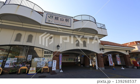 JR内房線の館山駅駅舎、東口から見た外観 JR内房線の館山駅駅舎、東口から見た外観 139268537