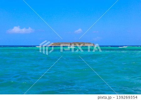 View of Mnemba island in the Indian Ocean, Zanzibar, Tanzania 139269354