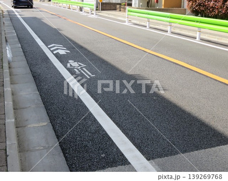 道路の自転車の標識 道路の自転車の標識 139269768