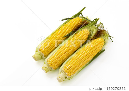 白バックのひげ付きとうもろこし 139270231