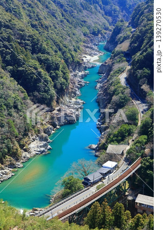 【徳島県】晴天の小歩危峡と白川橋梁 139270530