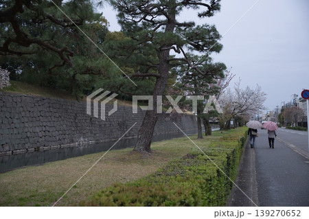 京の風景　二条城のお堀と美福通りの風景1 139270652
