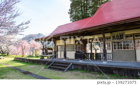 日中線記念館 熱塩駅プラットホームと桜 福島県 日中線記念館 熱塩駅プラットホームと桜 福島県 139271075