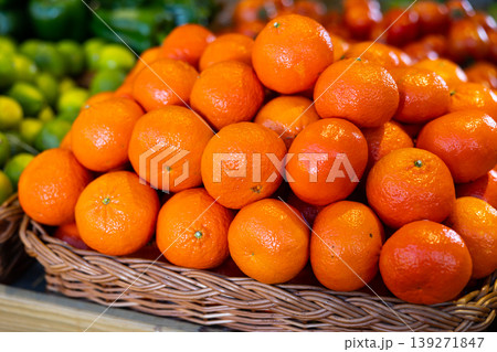 Ripe tangerines in a box on the market close up 139271847