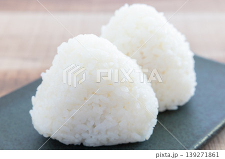 美味しい白米おにぎり 139271861