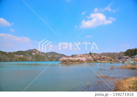 《岐阜県》満開の桜が咲く春の恵那峡 139271918