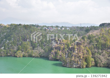 《岐阜県》春の恵那峡大橋展望台から見る獅子岩 139271942