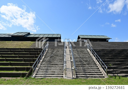 笠松みなと公園のあずまやと階段（岐阜県） 139272681