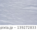 厳冬期の高山で捉えた雪原の風紋・静謐な白の世界が広がる雪山のテクスチャ素材 139272833