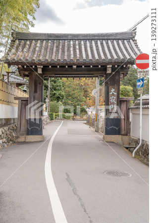 鹿ケ谷通にある正的院大寂門(南禅寺の北に位置する御門) 鹿ケ谷通にある正的院大寂門(南禅寺の北に位置する御門) 139273111