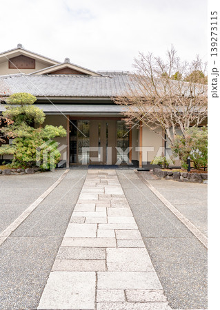京都東山　野村美術館（野村證券の創業者が収集した茶道具、日本画を展示） 139273115