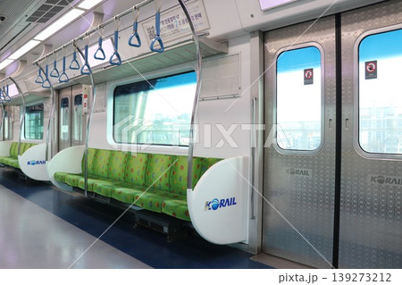 韓国の電車の座席 韓国の電車の座席 139273212