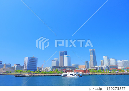 神奈川県横浜市、横浜赤レンガ倉庫とランドマークタワーの風景 神奈川県横浜市、横浜赤レンガ倉庫とランドマークタワーの風景 139273875