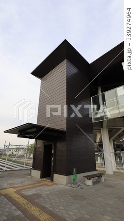 JR東北線(宇都宮線)の片岡駅、西口に設置されているエレベーター JR東北線(宇都宮線)の片岡駅、西口に設置されているエレベーター 139274964