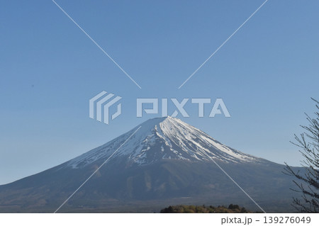 Snowcapped Fuji mountain peak under clear blue sky with calm winter landscape and distant ridge Snowcapped Fuji mountain peak under clear blue sky with calm winter landscape and distant ridge 139276049