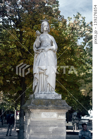 Sculptures of the Luxembourg garden 139276854