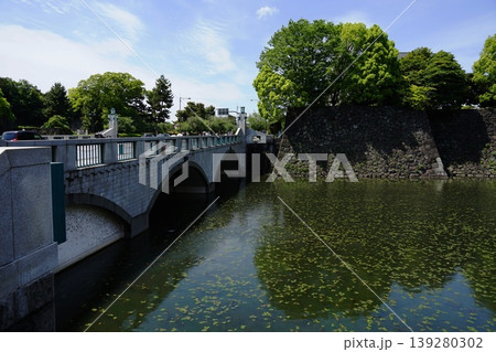 皇居のお堀に架かる橋 4月千代田1112竹橋 皇居のお堀に架かる橋 4月千代田1112竹橋 139280302