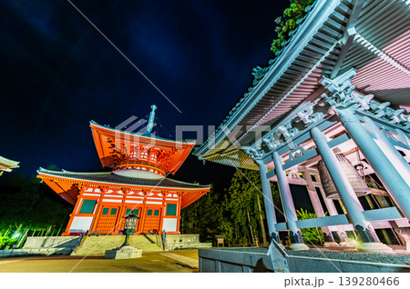 高野山 壇上伽藍の夜景 根本大塔と高野四郎 高野山 壇上伽藍の夜景 根本大塔と高野四郎 139280466