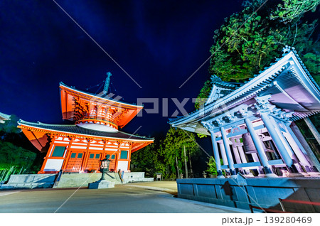 高野山 壇上伽藍の夜景　根本大塔と高野四郎 139280469