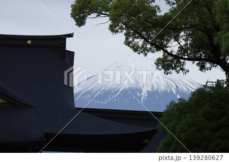静岡県富士市・富知六所浅間神社から見る富士山 静岡県富士市・富知六所浅間神社から見る富士山 139280627
