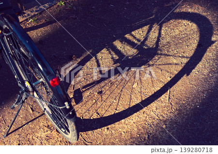 自転車の影 139280718