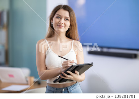 Female secretary preparing for meeting with colleagues Female secretary preparing for meeting with colleagues 139281701