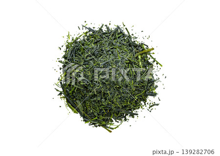 透過背景に配置した煎茶の茶葉の真俯瞰切り抜き素材 139282706