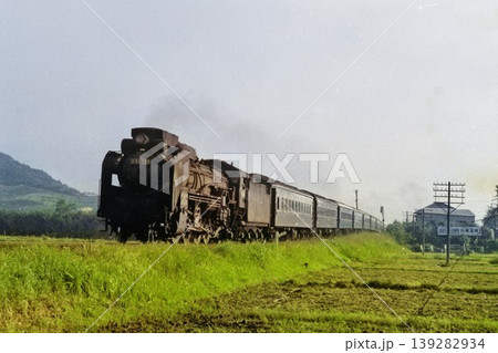 山陰本線黒井村付近にてD51客車列車/1974年5月撮影 山陰本線黒井村付近にてD51客車列車/1974年5月撮影 139282934