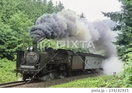 宗谷本線塩狩付近にて C55-30 客車列車 /1974年8月撮影 宗谷本線塩狩付近にて C55-30 客車列車 /1974年8月撮影 139282935