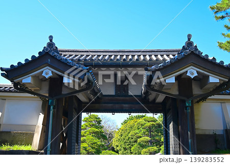 皇居東御苑の北桔橋門 皇居東御苑の北桔橋門 139283552